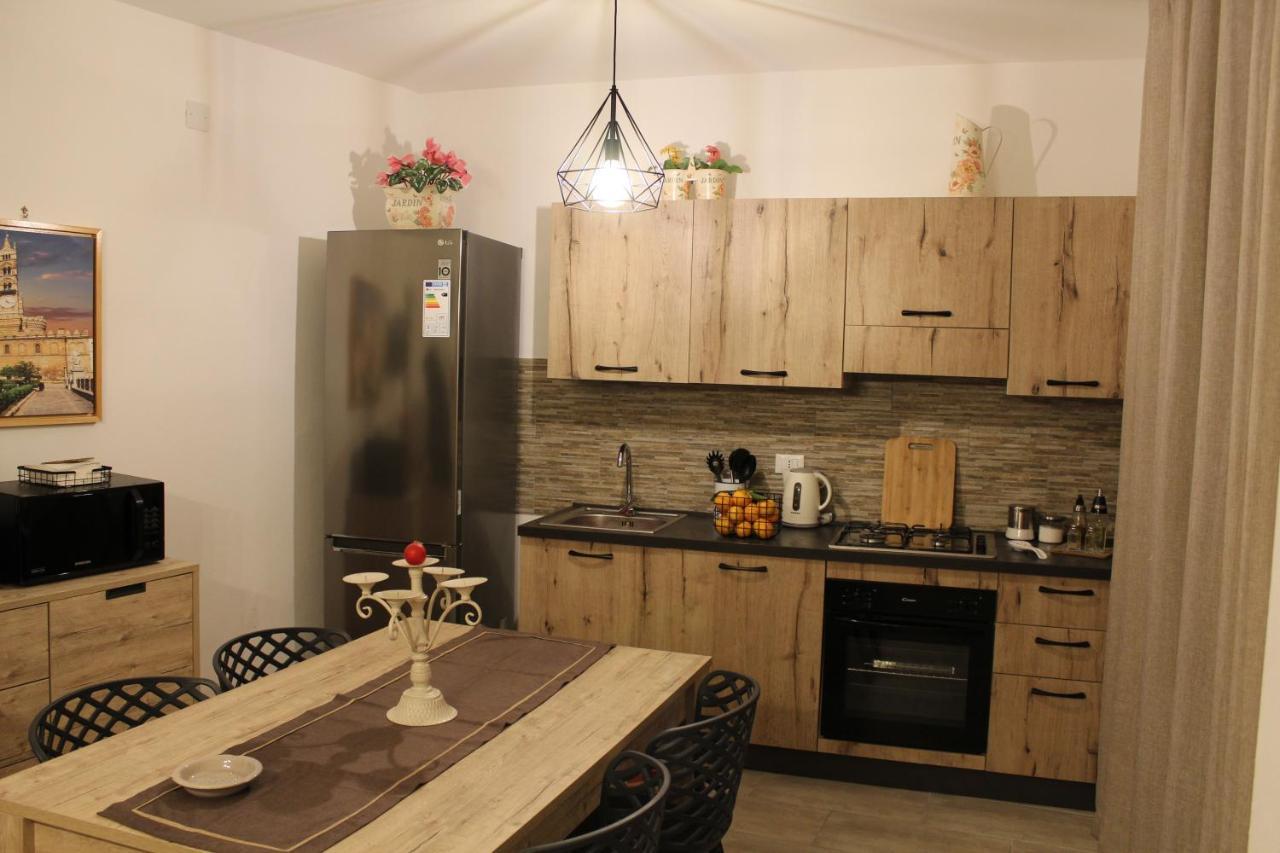 Zisa Home Ai Cantieri Culturali-Facile Posteggio In Strada No Ticket 巴勒莫 外观 照片